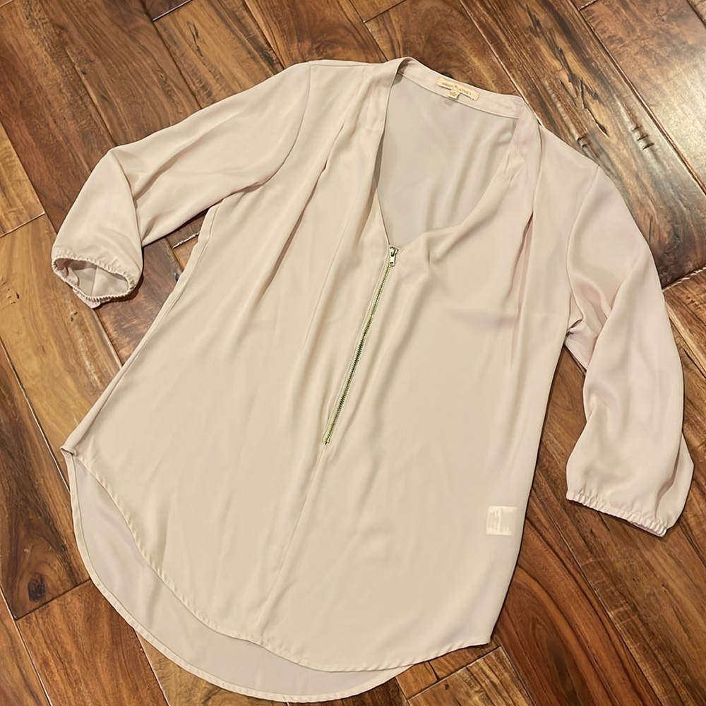 Gibson Latimer Pale Blush Zip-Front Blouse